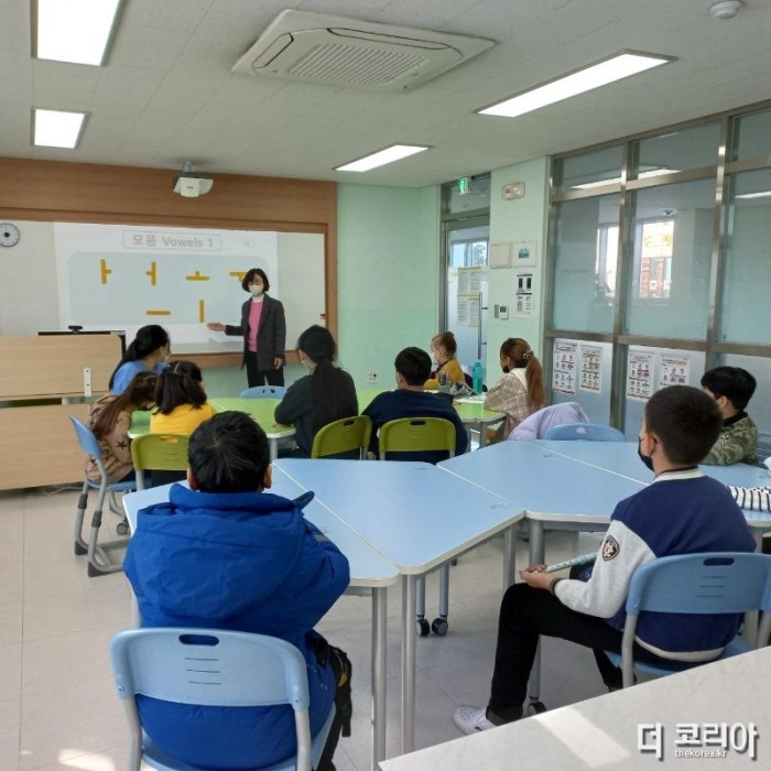(보도사진) 충북국제교육원 다문화교육지원센터-한국어 디딤돌과정 사진 2.jpg