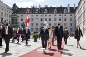 문재인 대통령, 오스트리아 공식환영식 참석