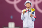 [도쿄올림픽] 안산, 슛오프 끝에 개인전 금메달 획득... 최초의 양궁 3관왕